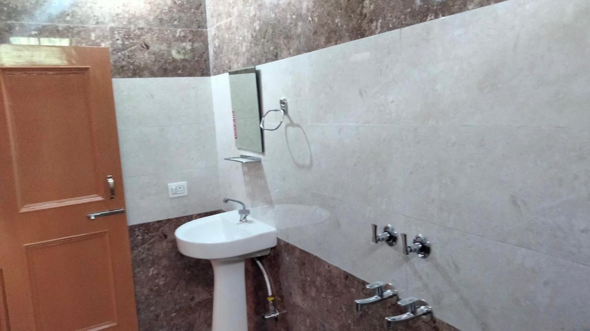 Happy Home Stay, دارامشالا المظهر الخارجي الصورة